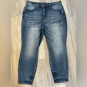 Judy Blues 18W